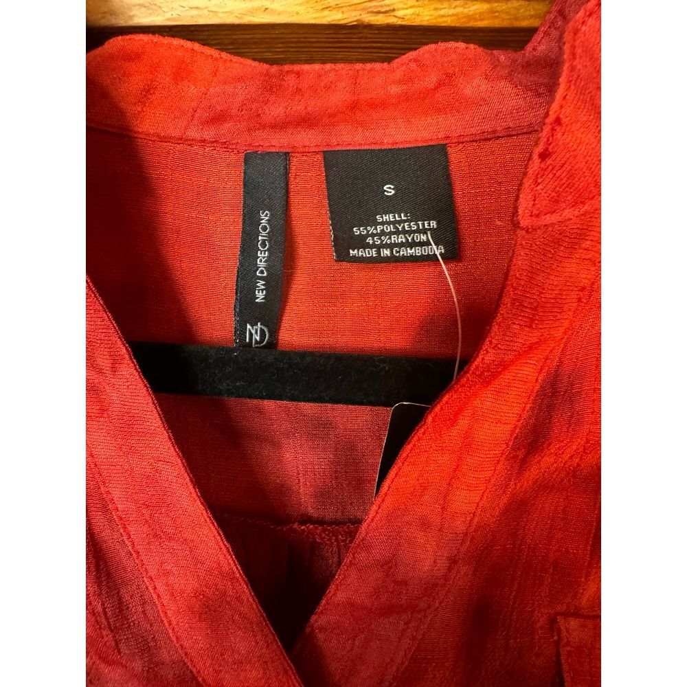 New Directions Red Tie Dye V-Neck Blouse Size‎ Small - Picture 6 of 6